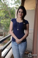 Shruti Sodhi Interview About Pataas Movie
